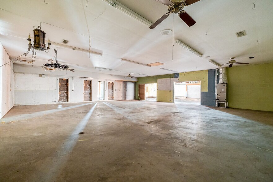 More Photos Of 3104 Skidaway Rd, Savannah Freestanding For Sale