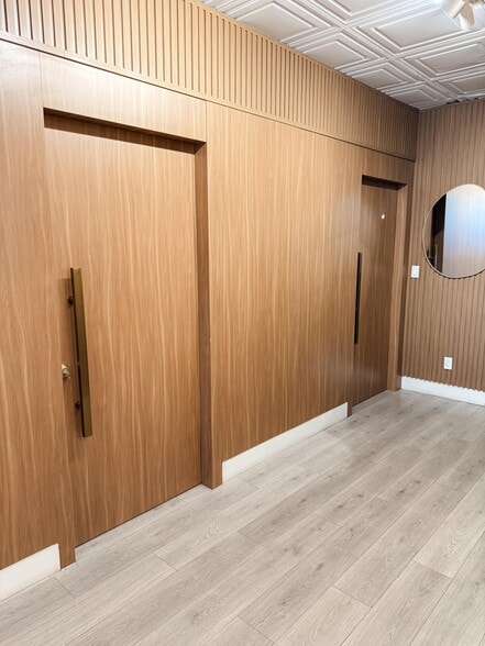 More Photos Of 1006 E Sample Rd, Pompano Beach Storefront For Sale