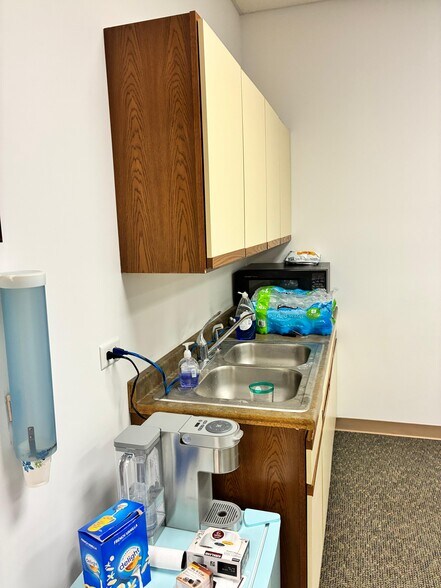 More Photos Of 1 Tiffany Pt, Bloomingdale Medical For Lease