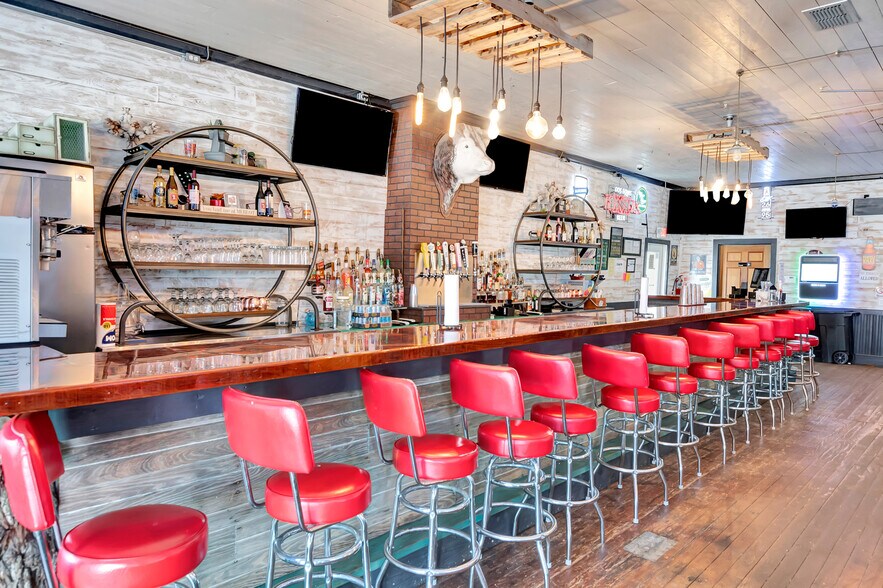 More Photos Of 321 Kolle Road, Inez General Retail For Sale