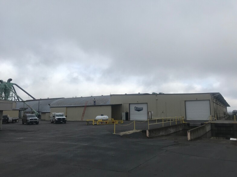 Primary Photo Of 1385 Antelope Rd, White City Manufacturing For Lease