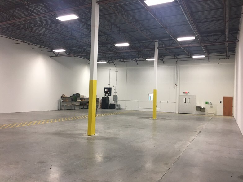 More Photos Of 2501 Dykes Rd, Miramar Warehouse For Lease