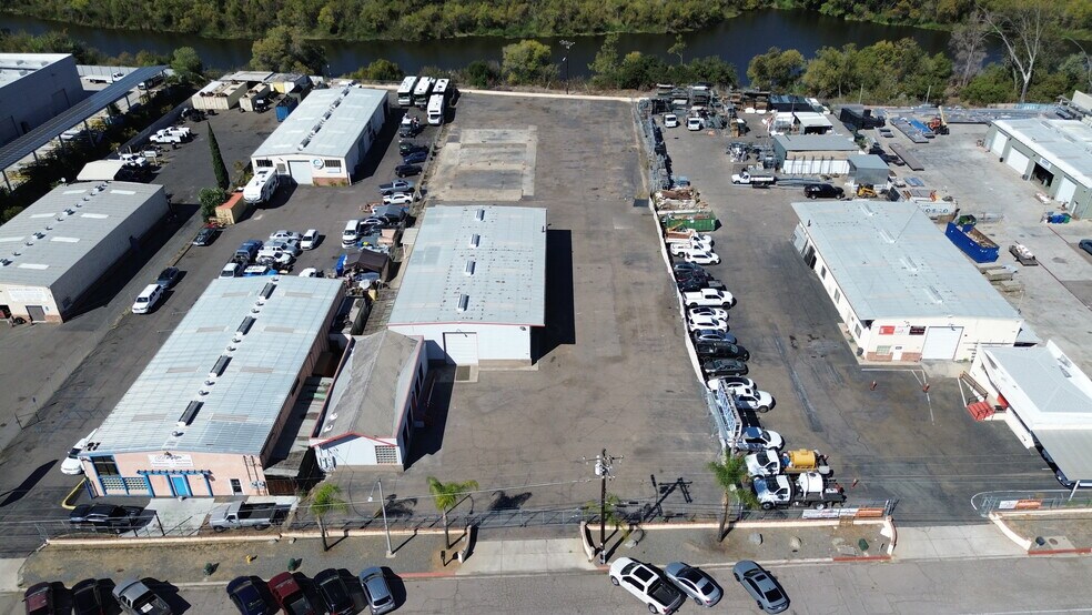 More Photos Of 11420 N Woodside Ave, Santee Warehouse For Lease
