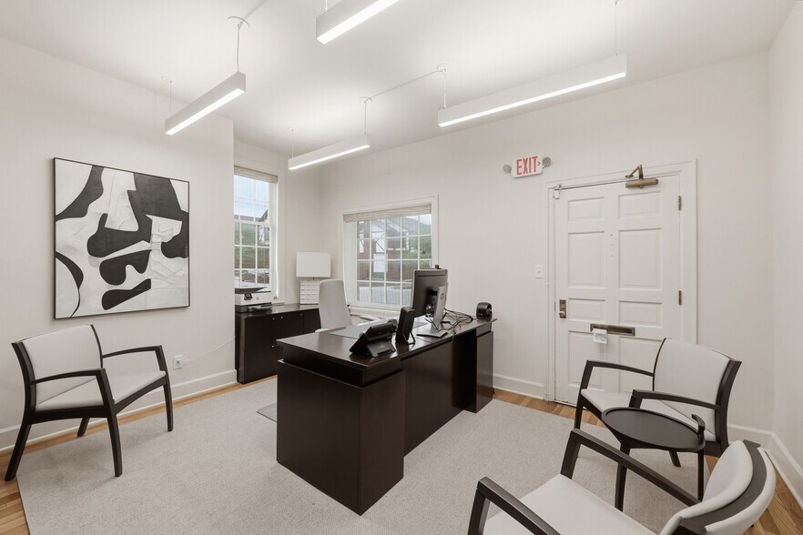 More Photos Of 131 Kentucky Ave, Lexington Freestanding For Sale