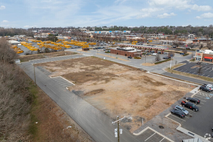 More Photos Of 3013 Wilkinson Blvd, Charlotte Showroom For Lease