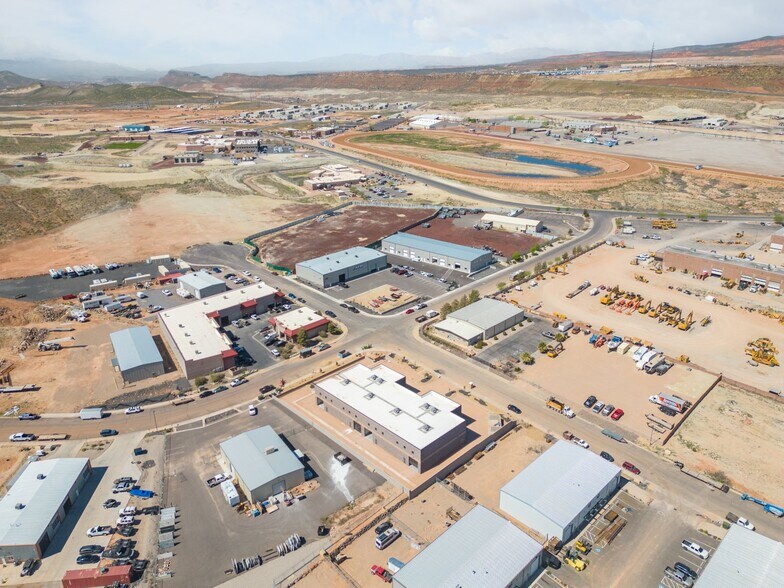 More Photos Of 526 S Commerce St, Hurricane Warehouse For Lease