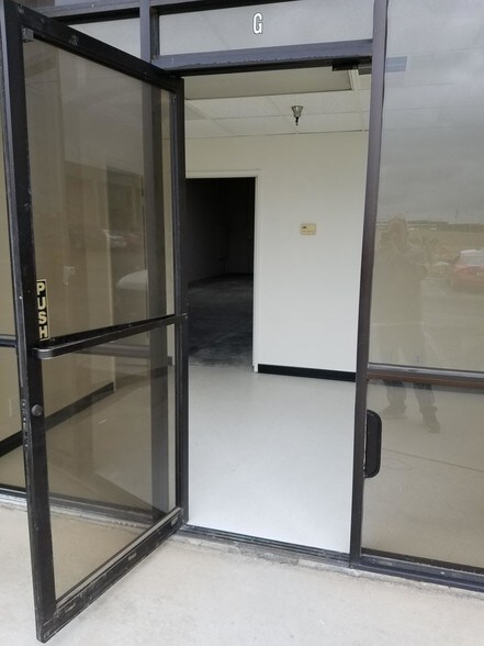 More Photos Of 190 N Arrowhead Ave, Rialto Warehouse For Lease