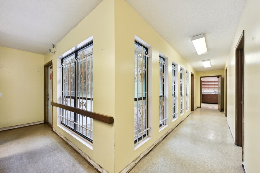 More Photos Of 10569 Lem Turner Rd, Jacksonville Medical For Sale