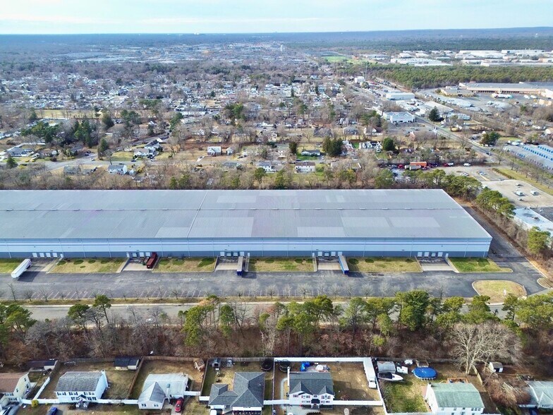 More Photos Of 145 Candlewood Rd, Bay Shore Warehouse For Lease