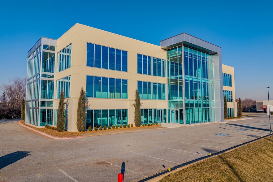 More Photos Of 2700 SE S St, Bentonville Office For Lease
