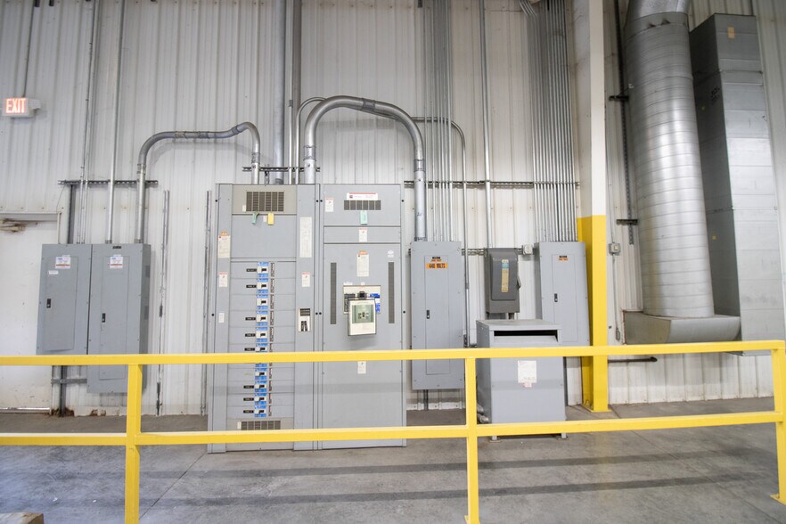 More Photos Of 946 S State Road 32, Union City Manufacturing For Lease