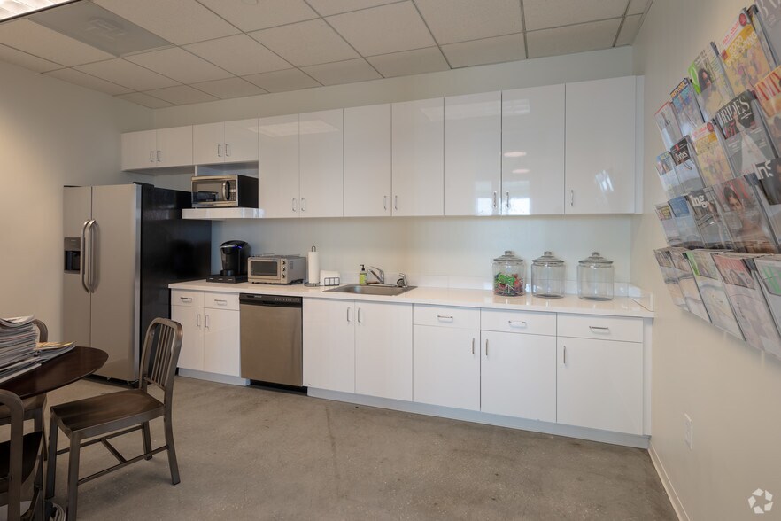 More Photos Of 3060 Peachtree Rd NW, Atlanta Office For Lease