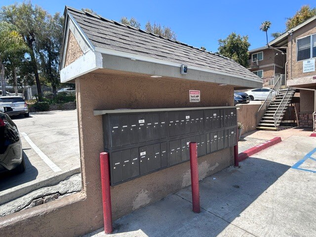More Photos Of 4960-4970 Auburn Dr, San Diego Apartments For Sale