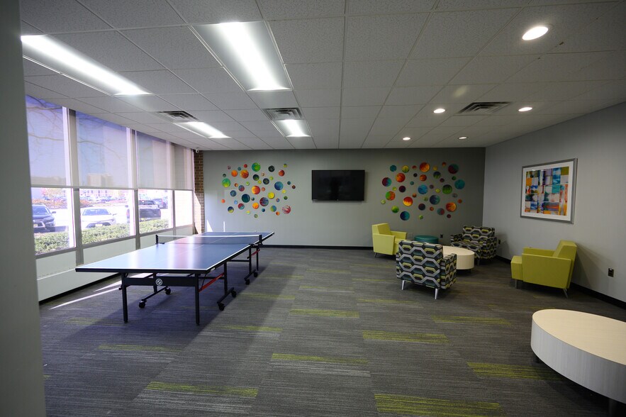 More Photos Of 1099 Wall St W, Lyndhurst Office For Lease