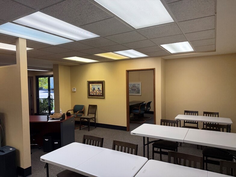 More Photos Of 560-582 W Van Buren St, Corvallis Loft Creative Space For Lease