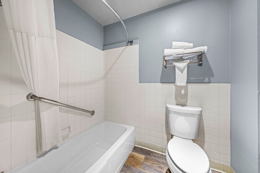 More Photos Of 2930 Main Ave, Durango Hotel For Sale