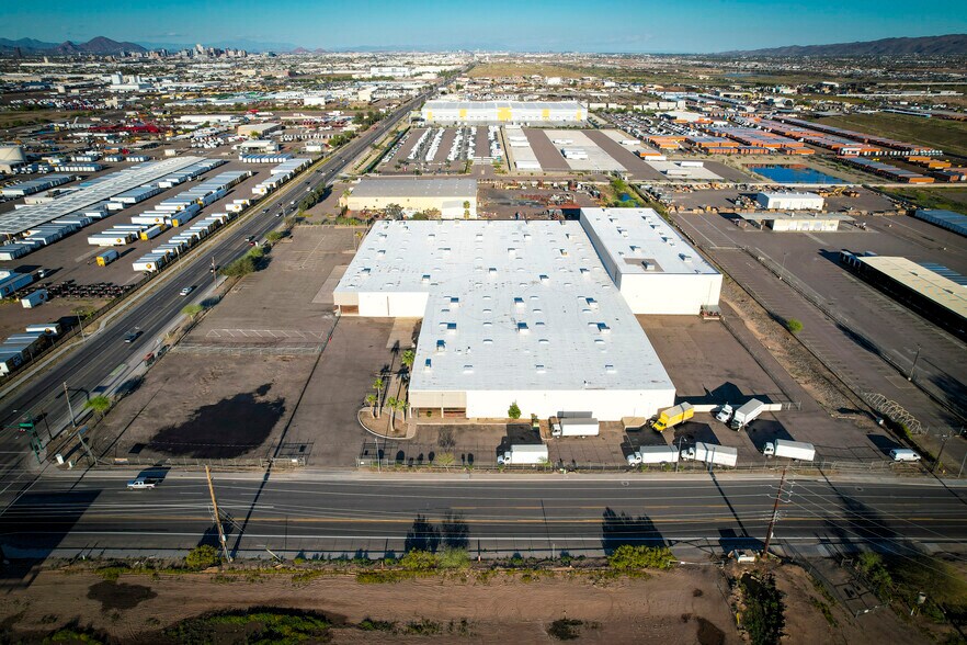 More Photos Of 4215 W Lower Buckeye Rd, Phoenix Warehouse For Lease