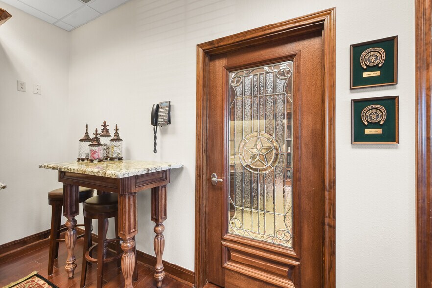 More Photos Of 101 Simonton St, Conroe Loft Creative Space For Lease