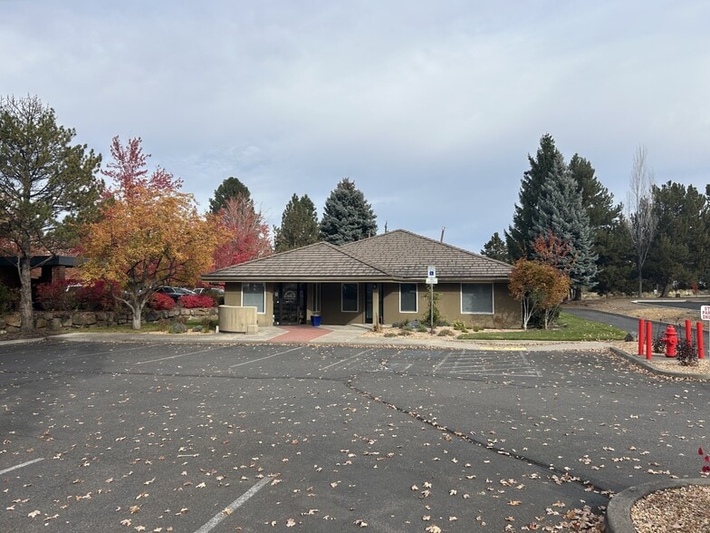 Primary Photo Of 2190 NE Professional Ct, Bend Medical For Lease