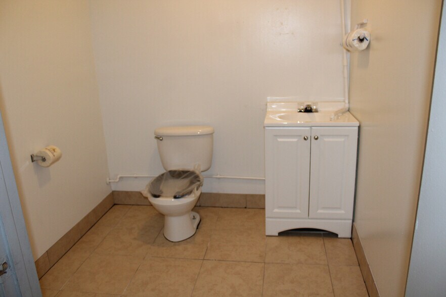 More Photos Of 920 E 124th Ave, Tampa Warehouse For Lease