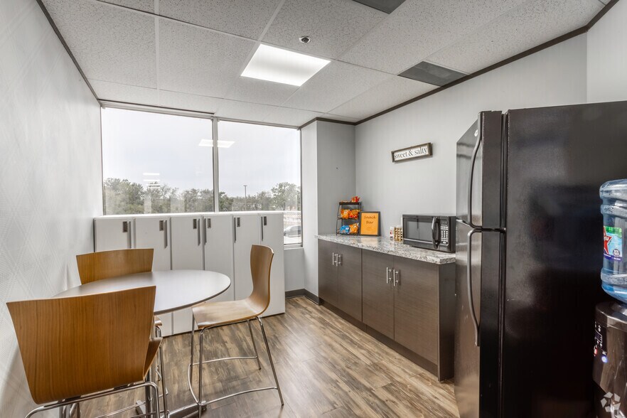 More Photos Of 8866 Gulf Fwy, Houston Unknown For Lease