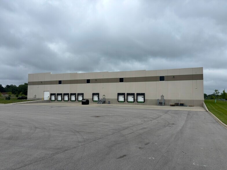 More Photos Of 13620 NE Park Dr, Louisville Warehouse For Lease