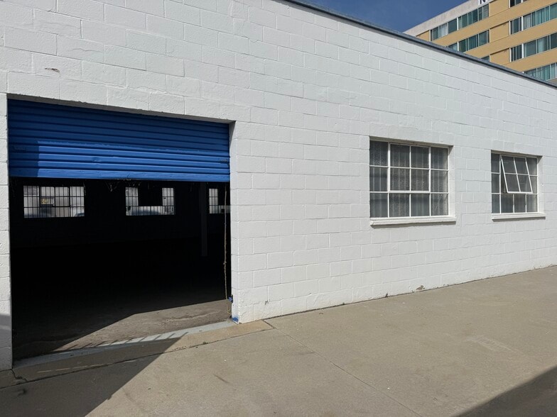 More Photos Of 1001-1005 Arbor Vitae, Los Angeles Warehouse For Lease