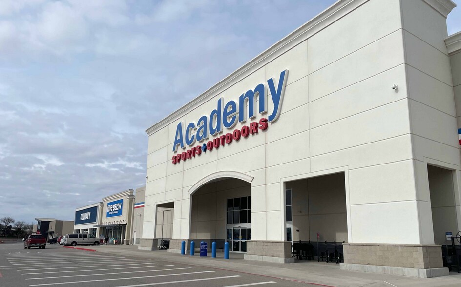 More Photos Of NWC 12th Ave, Ardmore Unknown For Lease