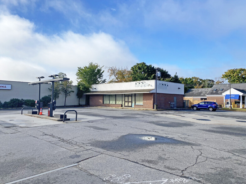 Primary Photo Of 152 Maine St, Brunswick Convenience Store For Lease