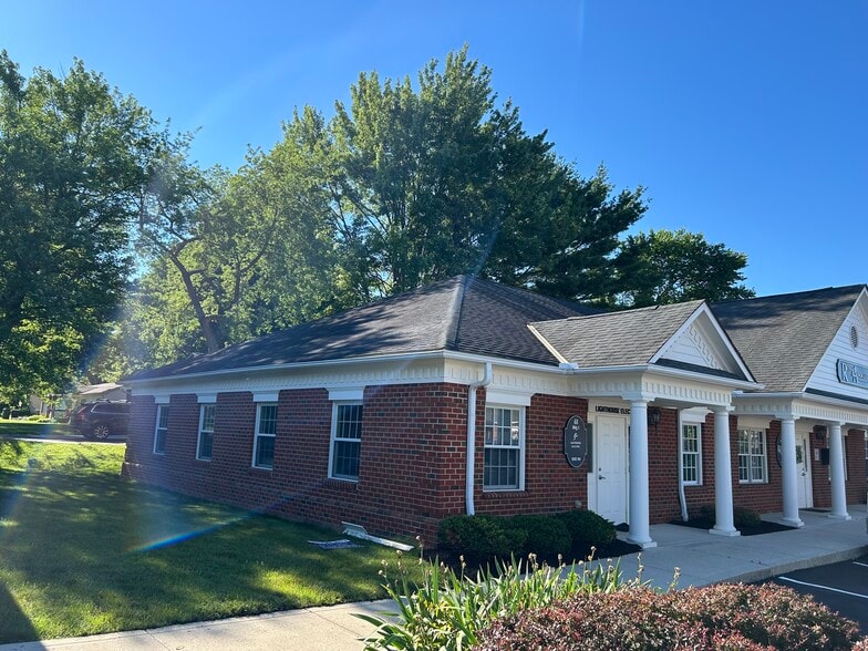 Primary Photo Of 68 N High St, New Albany Office For Lease