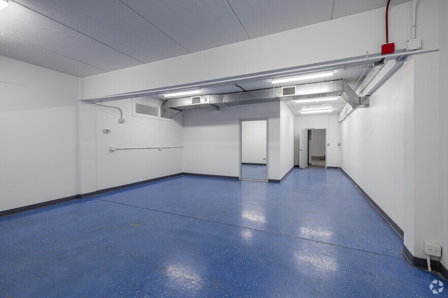 More Photos Of 1657 N Kostner Ave, Chicago Warehouse For Lease