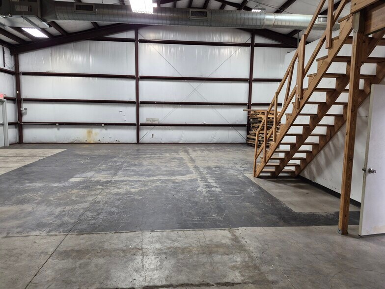 More Photos Of 13626 Kluge Rd, Cypress Industrial For Lease