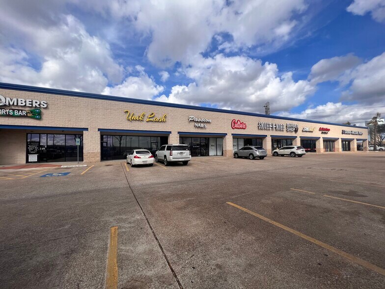 More Photos Of 15327 Gulf Fwy, Houston Unknown For Lease