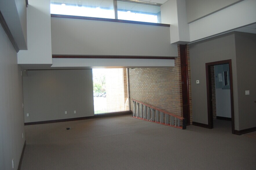 More Photos Of 2465 W Ridge Rd, Rochester Office For Lease