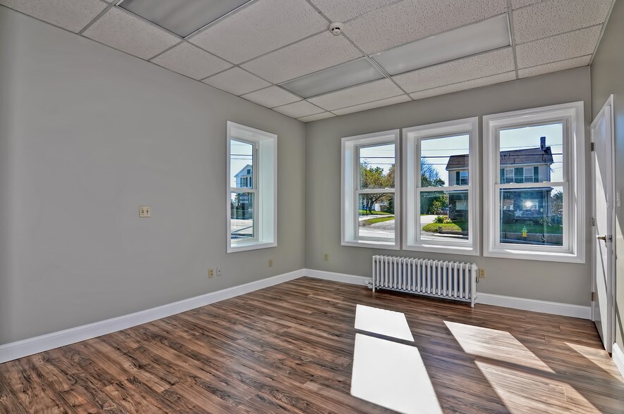 More Photos Of 1078 Main St, Leicester Coworking Space