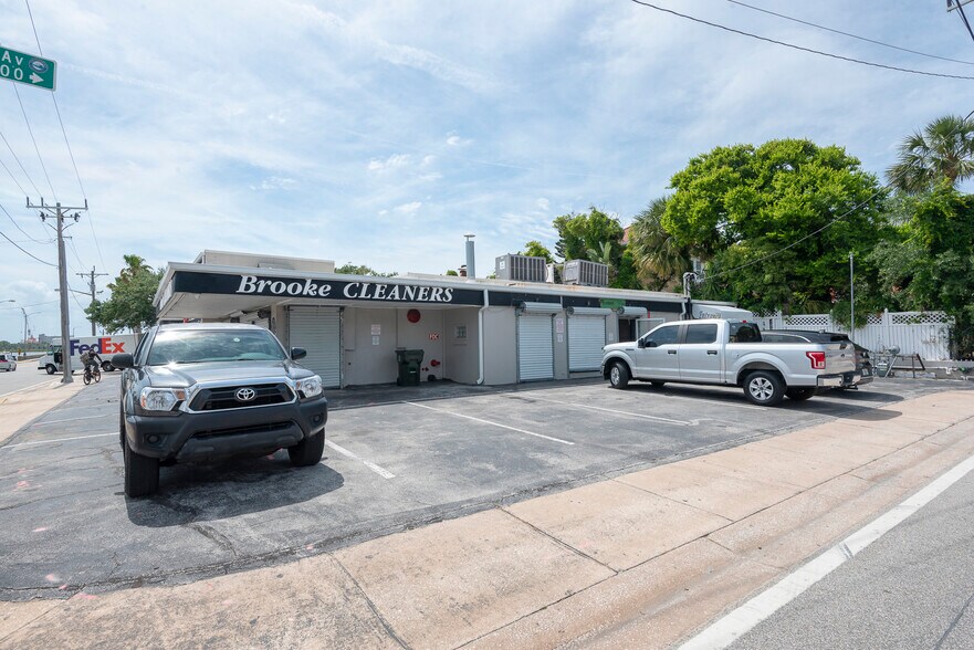 More Photos Of 133 Main St, Daytona Beach Freestanding For Sale