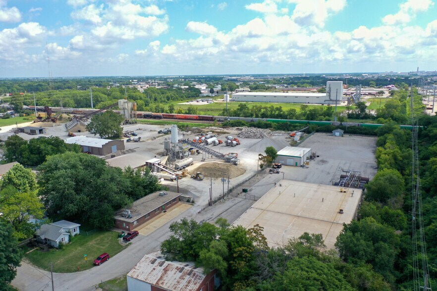 More Photos Of 2602 N Morgan St, Decatur Office For Sale