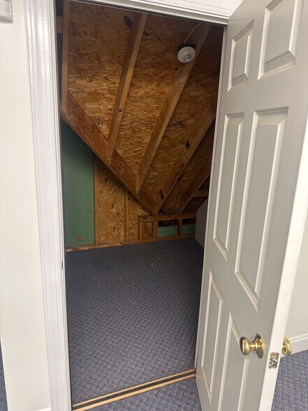 More Photos Of 106 Commons Blvd, Piedmont Office For Lease