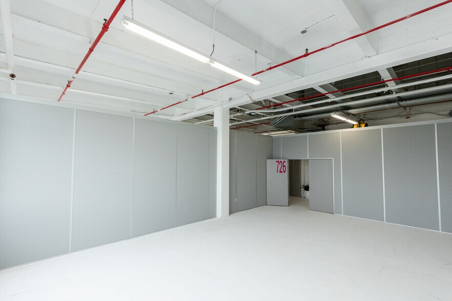 More Photos Of 610 W 26th St, New York Showroom For Lease