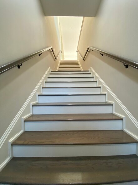 More Photos Of 117 San Augustine St, Center Office Residential For Sale