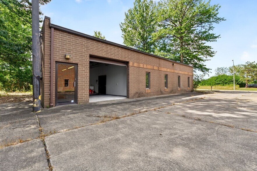 More Photos Of 7027 Spinach Dr, Mentor Warehouse For Sale