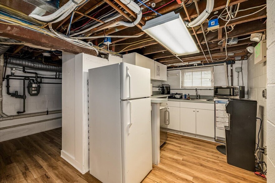 More Photos Of 299 E Northfield Rd, Livingston Medical For Sale