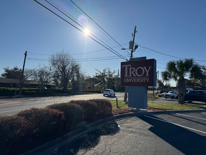 More Photos Of 527 AIRPORT Rd, Panama City Office For Sale