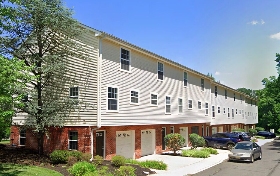 Primary Photo Of 133 Aberdeen Rd, Matawan Apartments For Sale