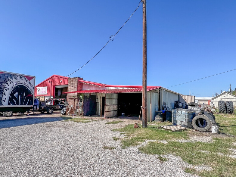 More Photos Of 1106 W Main St, Olney Auto Repair For Sale