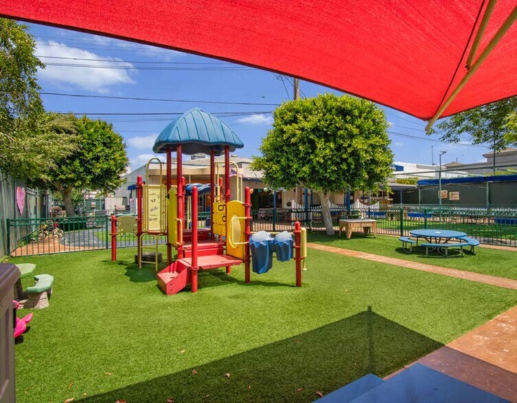 More Photos Of , Manhattan Beach General Retail For Sale