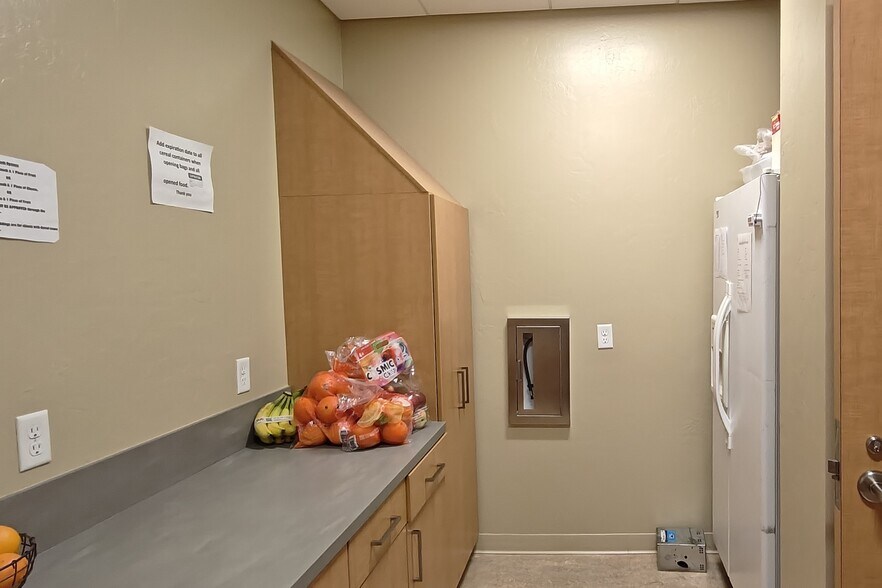 More Photos Of 3210 E Rd, Clifton Office For Sale