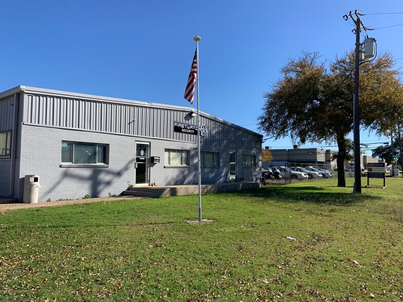 More Photos Of 10514 Shady Trl, Dallas Warehouse For Lease