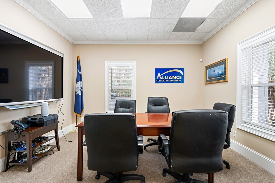 More Photos Of 23 Plantation Park Dr, Bluffton Office For Lease