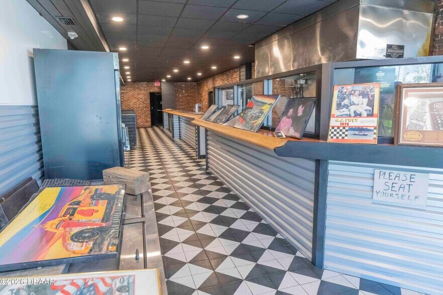 More Photos Of 747 W International Speedway Blvd, Daytona Beach Restaurant For Lease